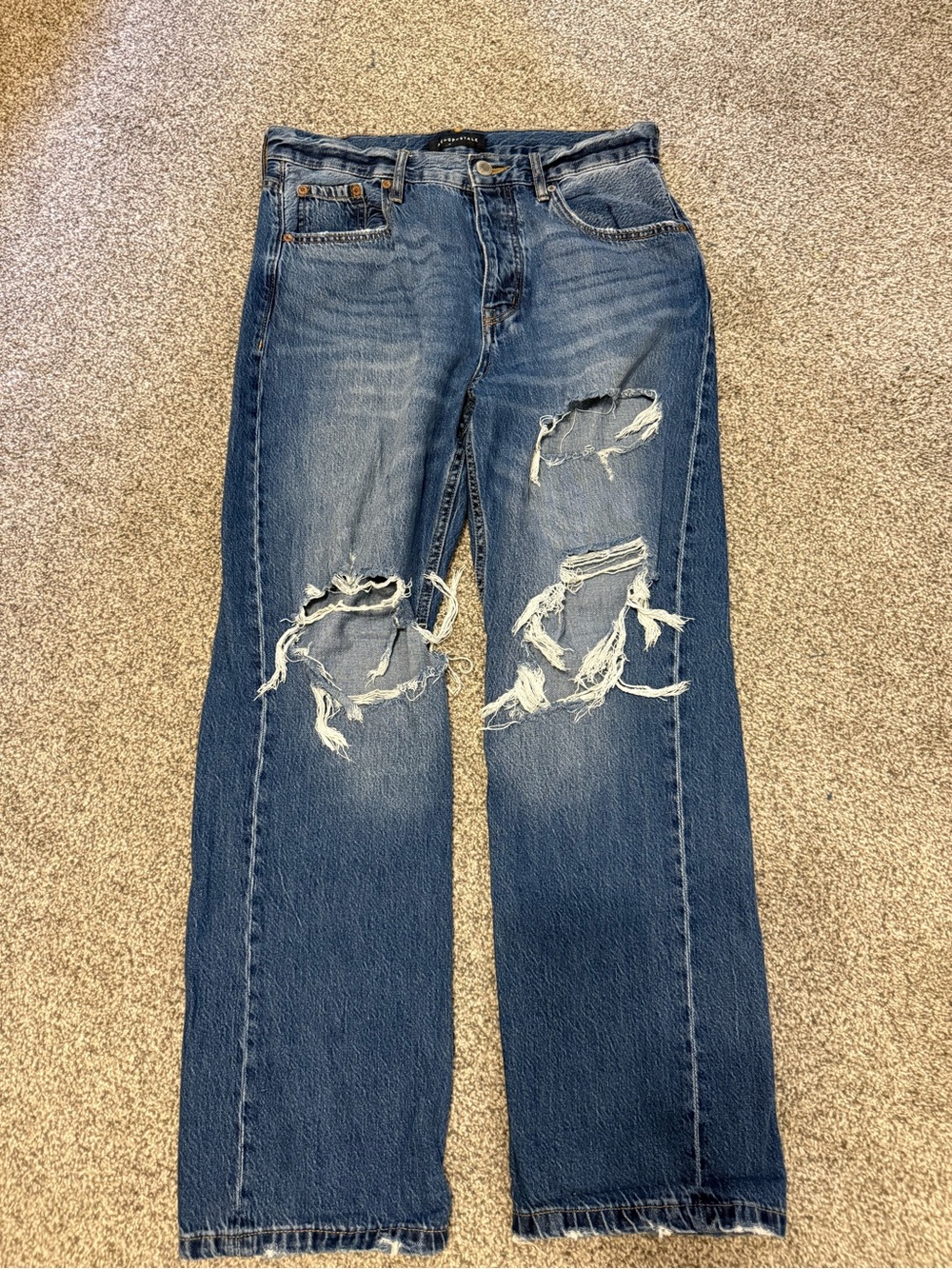 Aero 90s baggy distressed jeans